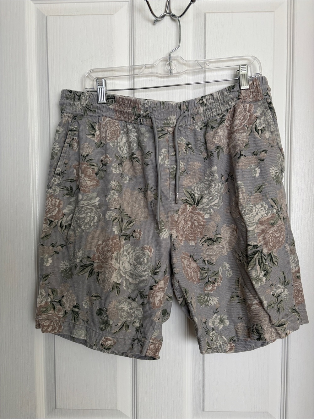 Denim Company - Floral Drawstring Shorts - Gray with Tan Accents